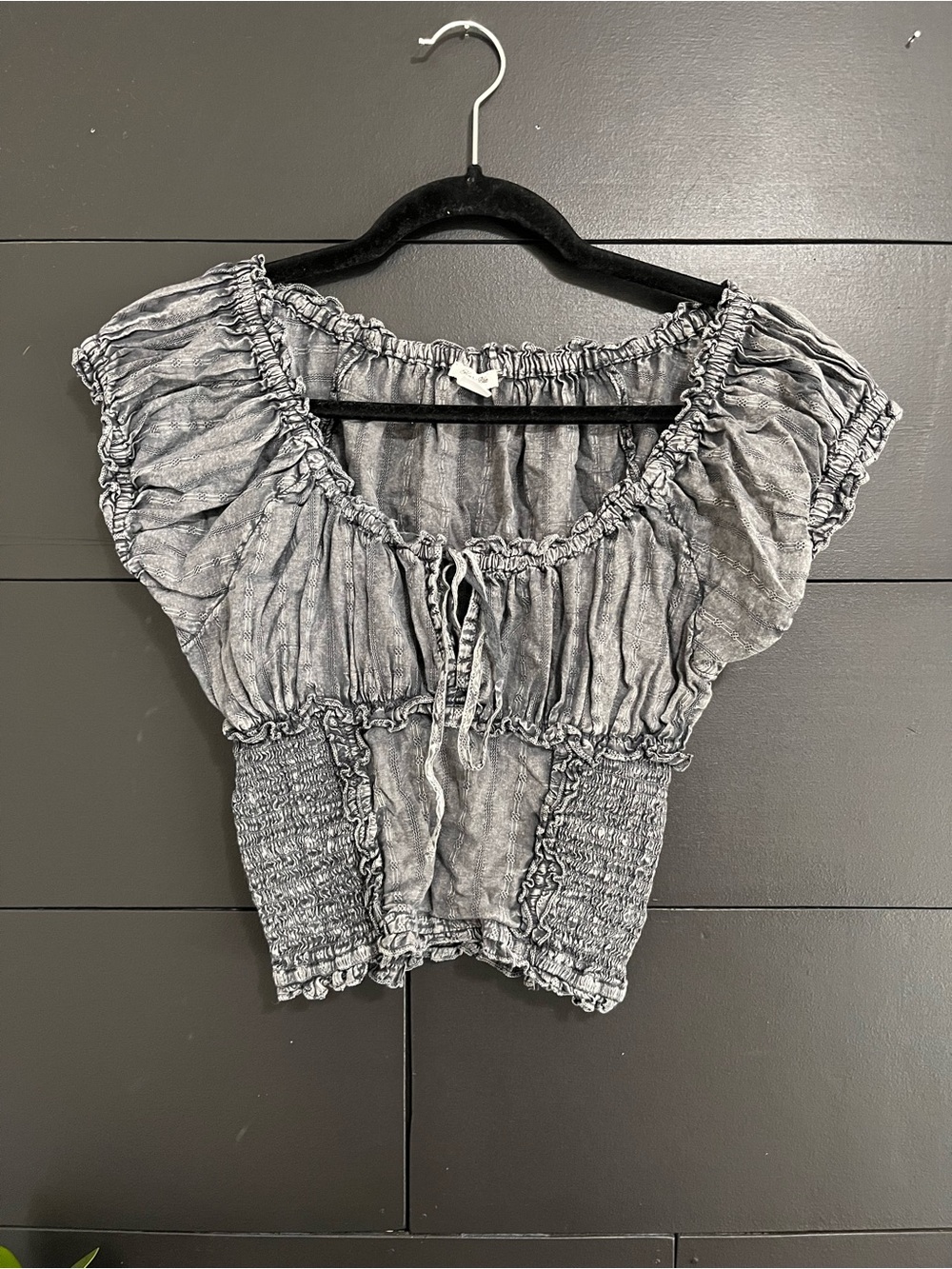 KIMCHI BLUE Gray Smocked Puff Sleeve Peasant Crop Top Tie Front Boho Sz S EUC